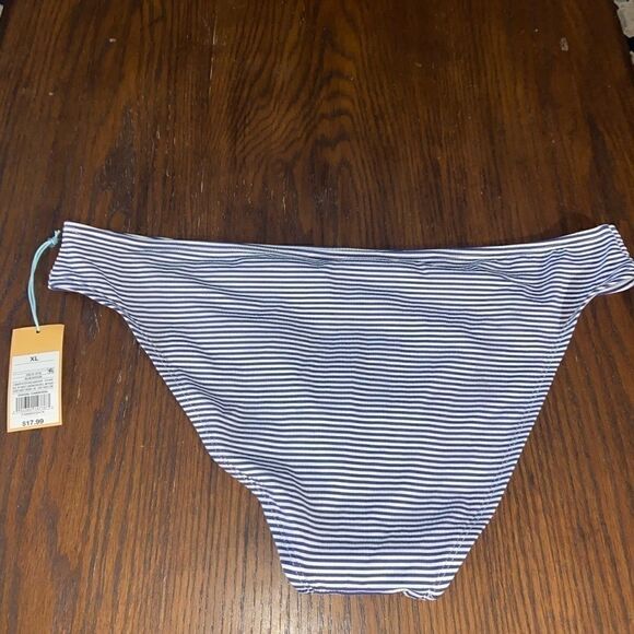 Woman’s NWT Kona sol bikini bottoms - Picture 4 of 4